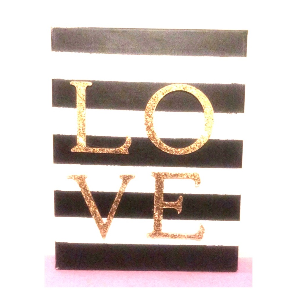 Canvas wall are Gold Love glitter letters